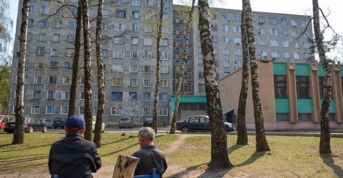 В Бобруйске из окна выпала 32-летняя женщина