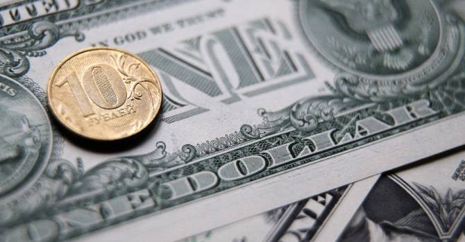 Курс доллара: рублю предрекли новый обвал