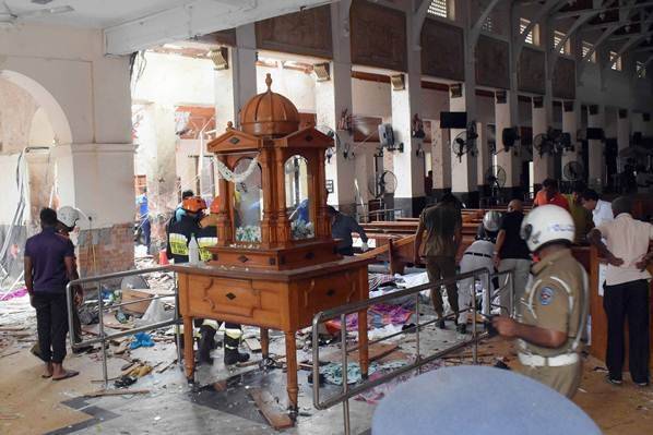 Власти Шри-Ланки уменьшили число жертв терактов