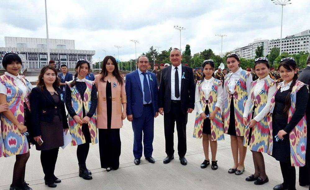 В Ташкенте к 9 мая раздают «Ленты чести» | Вести.UZ