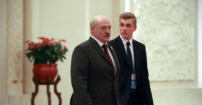 Стал выглядеть старше и солиднее. Николай Лукашенко сменил имидж