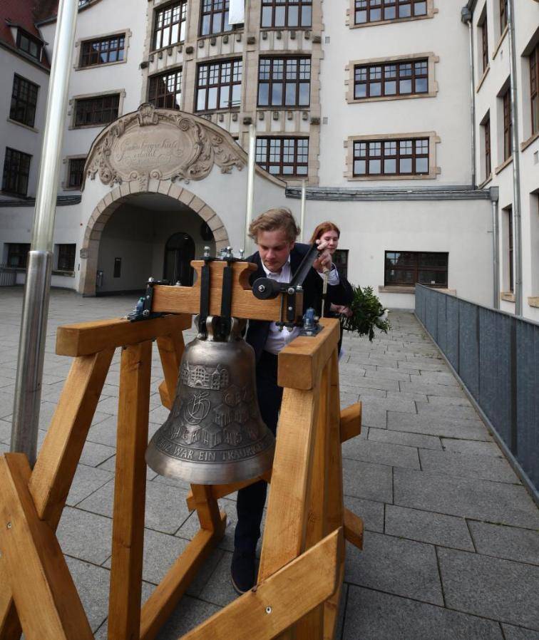 Эрфурт поминает жертв массового убийство в гимназии Гутенберга