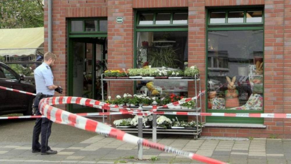 Мужчина открыл стрельбу в цветочном магазине, а затем попытался покончить с собой