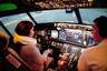 Boeing 767 приземлился с горящим двигателем: Происшествия: Путешествия: Lenta.ru