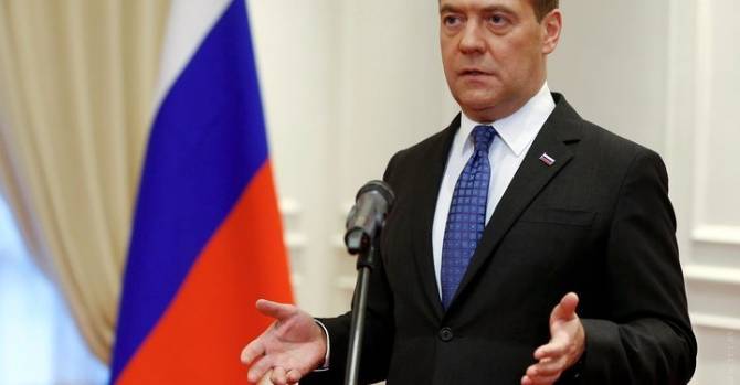 Медведев грозит "уголовкой" за "грязную" нефть, но не готов на уступки Минску по маневру