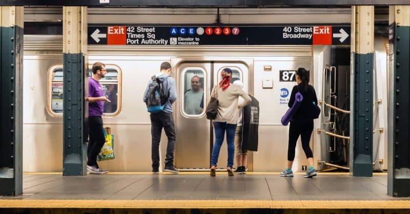 Машинист нью-йоркского метро спас 12-летнего мальчика, который гулял по рельсам - usa.one - Нью-Йорк