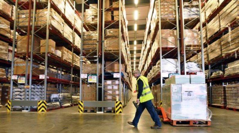 В Уэльсе заполняют гигантский склад товарами в случае Brexit без сделки