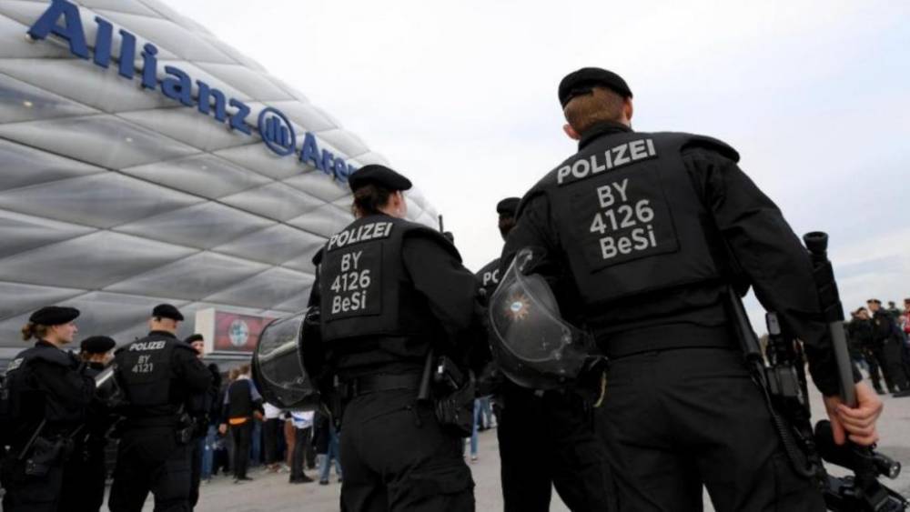 Футбольный матч в Мюнхене: неизвестный стрелял в прохожего, нарушители оплевали полицейских