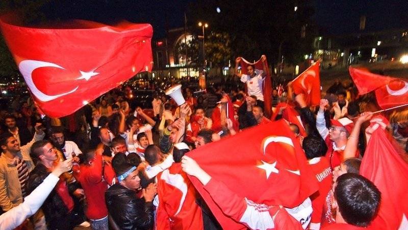 Турция разыскивает более 380 человек, причастных к попытке госпереворота