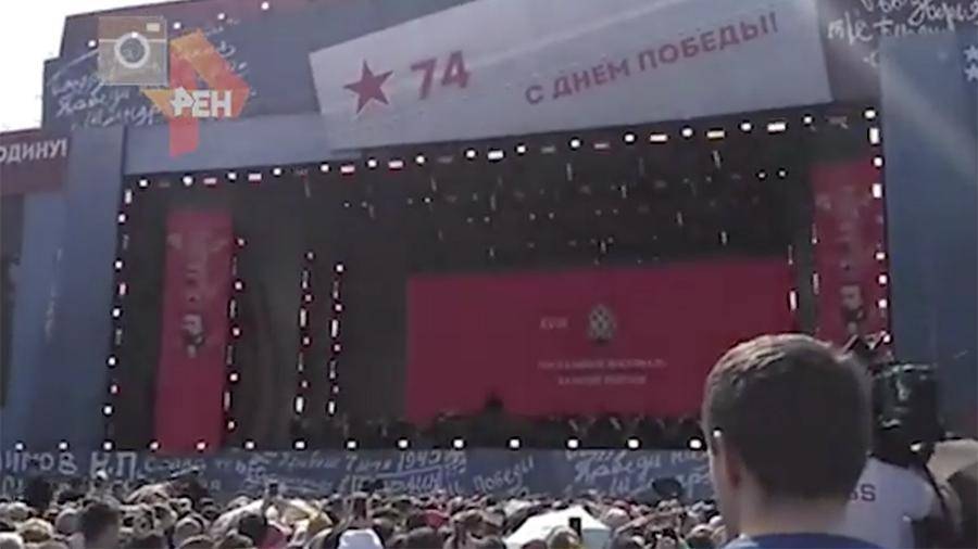 Опубликовано видео выступления оркестра Мариинского театра в честь Дня Победы