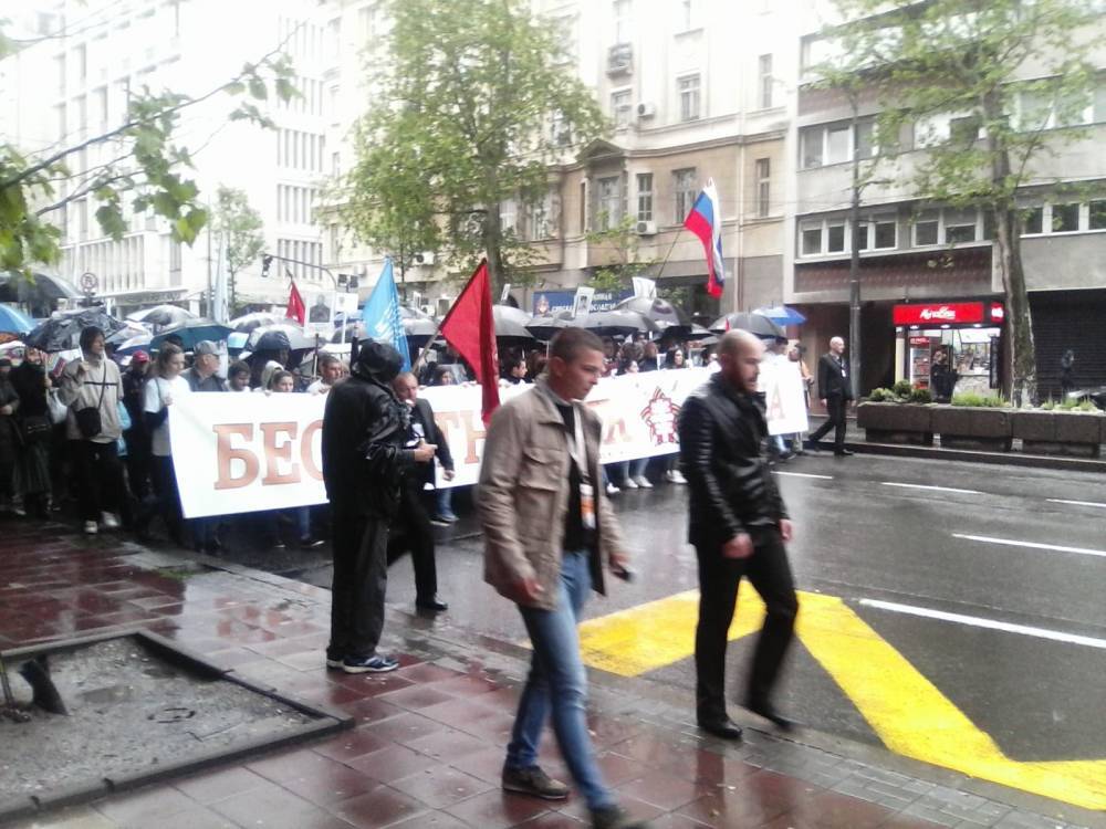 В Сербии шествие «Бессмертного полка» состоялось, несмотря на проливной дождь | Политнавигатор