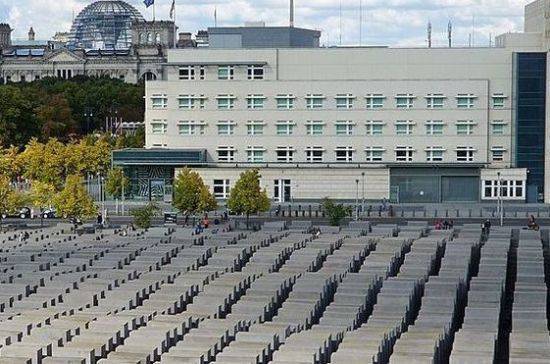 Страдания шести миллионов жертв холокоста воплотили в берлинском лабиринте