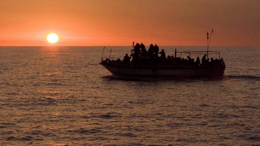Не менее 70 мигрантов утонули в море у берегов Туниса