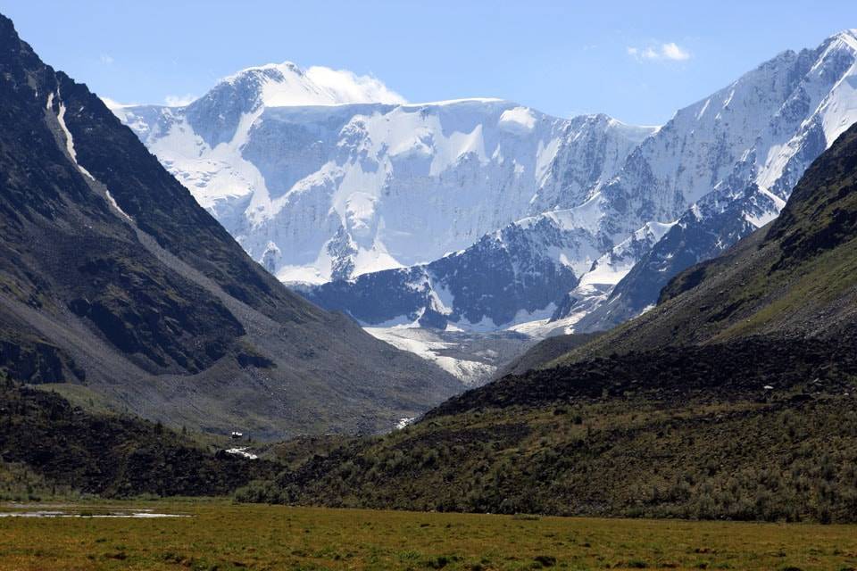 Поиск погибших в горах Алтая туристов приостановят на полтора месяца