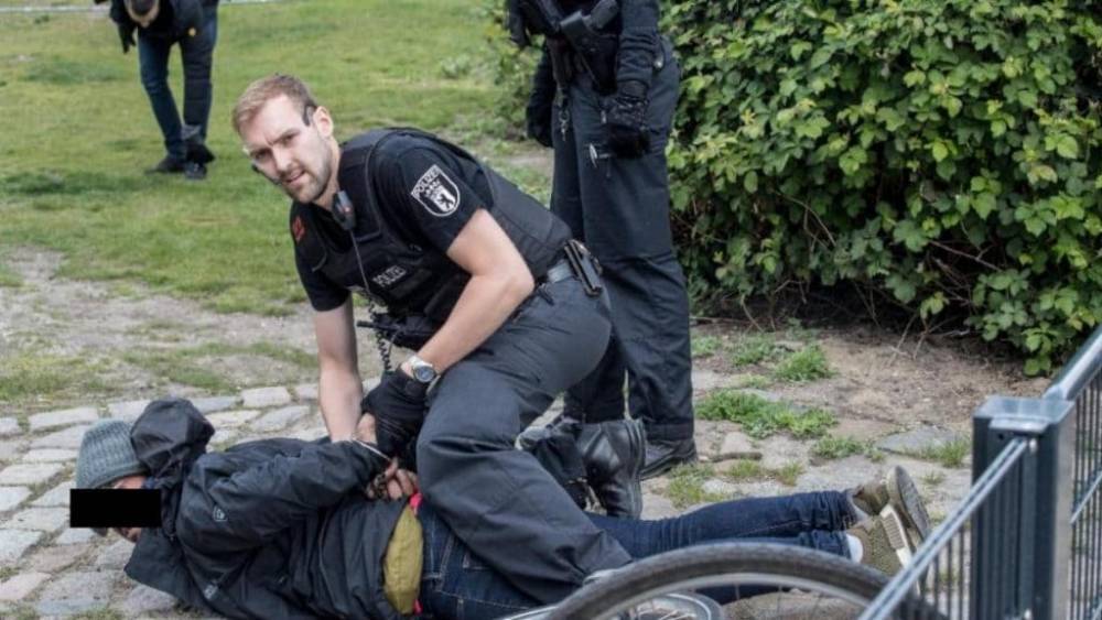 Берлин: полиция не может справиться с наркодилерами в парке Герлицер
