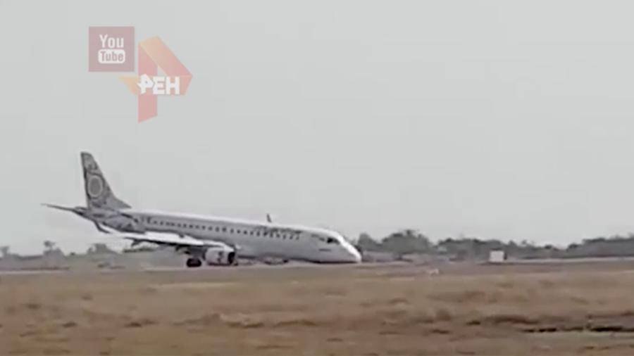 Пассажирский самолет совершил аварийную посадку «на брюхо» в Мьянме