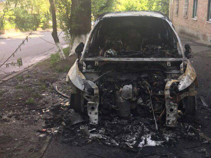 В Киеве неизвестные сожгли автомобиль главного редактора телеканала TVi
