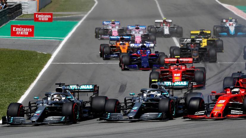 Пилоты Mercedes установили рекорд по числу победных дублей подряд в «Формуле-1»