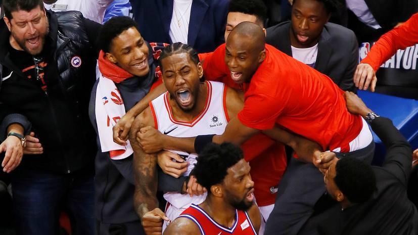 Бросок Леонарда с сиреной принёс «Торонто» победу в серии плей-офф НБА с «Филадельфией»