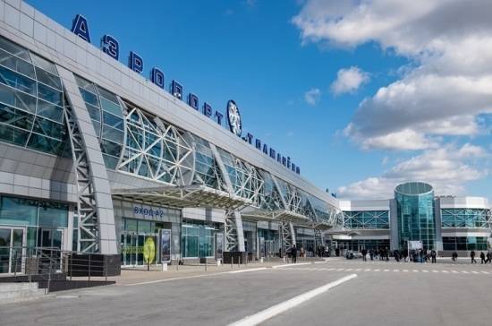 В аэропорту Новосибирска на 8 часов отложили вылет SSJ