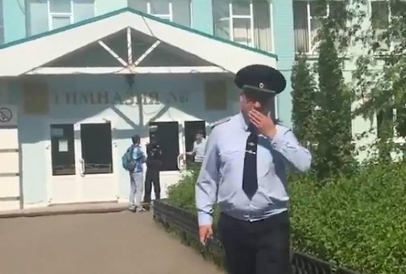 Десятиклассник взял заложников в казанской школе