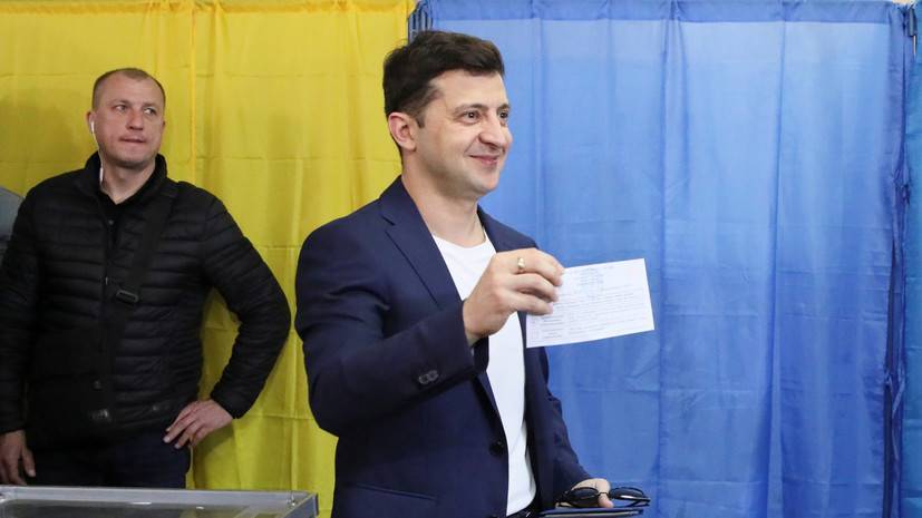 Зеленского оштрафовали на $32,4 за показанный избирательный бюллетень