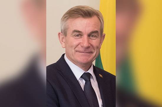 Спикер сейма Литвы выступил против ухода правящей партии в оппозицию
