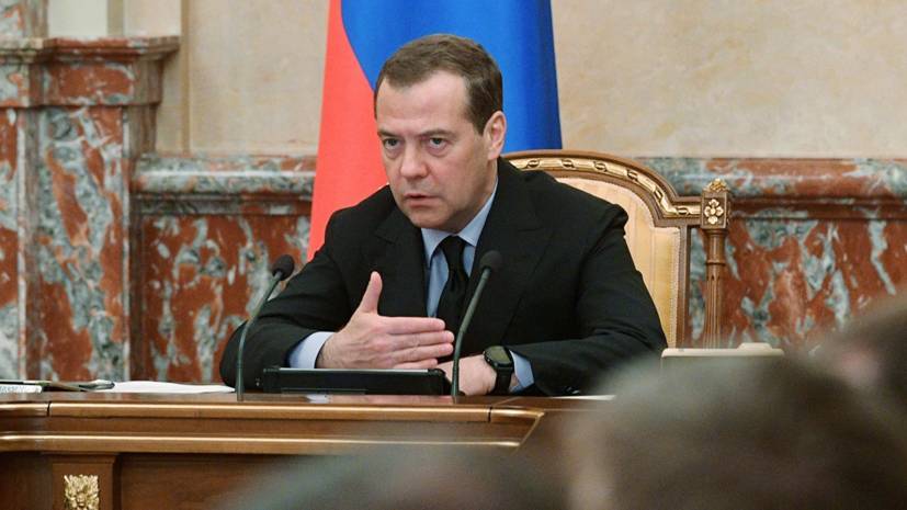 Медведев поручил вице-премьерам следить за нацпроектами в регионах