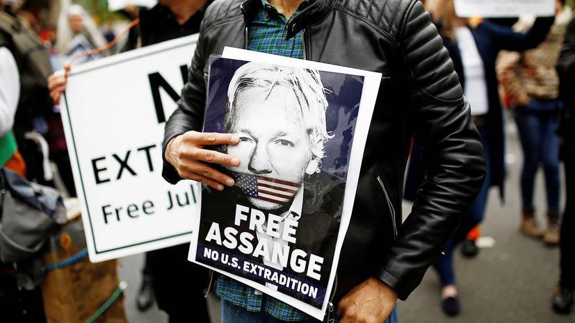 «Под сильным политическим давлением»: в Швеции возобновили расследование дела Ассанжа об изнасиловании