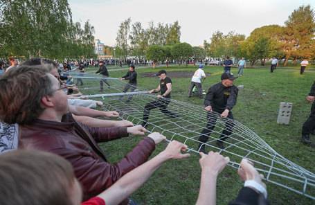 «Люди выступают за сквер и против дурновкусия»: в Екатеринбурге жители протестуют против строительства храма
