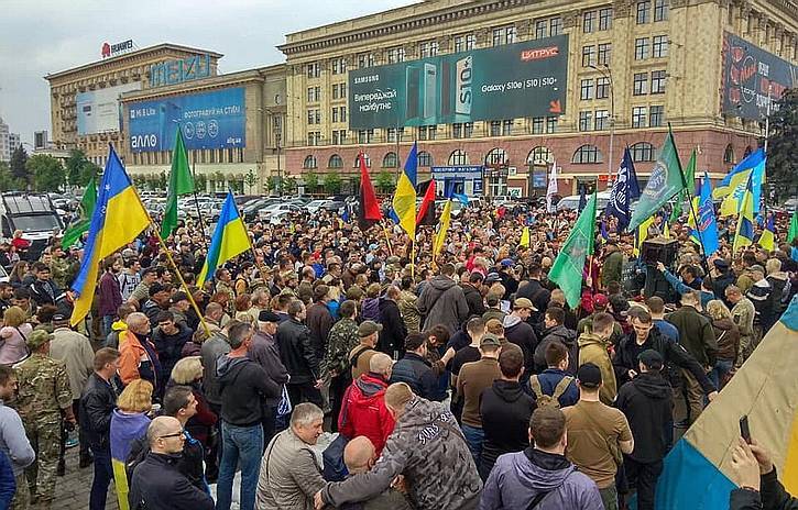 Харьков: Драка за бандеровскую бомж-палатку | Политнавигатор