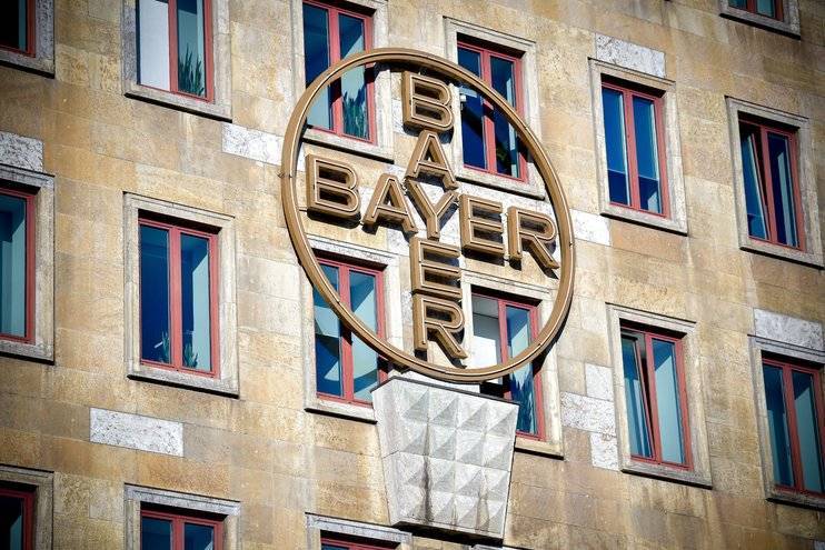 В США супруги отсудили у компании Bayer более $2 млрд по делу о заболевании раком из-за гербицида