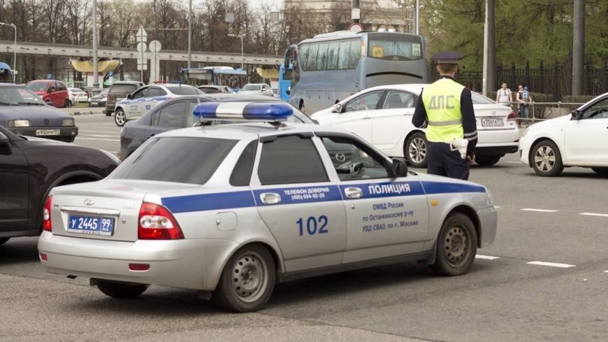 В Москве столкнулись такси и трамвай