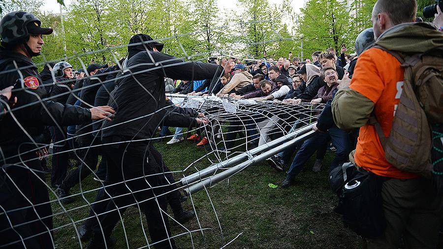 В Екатеринбурге задержали 23 человека на несогласованных акциях
