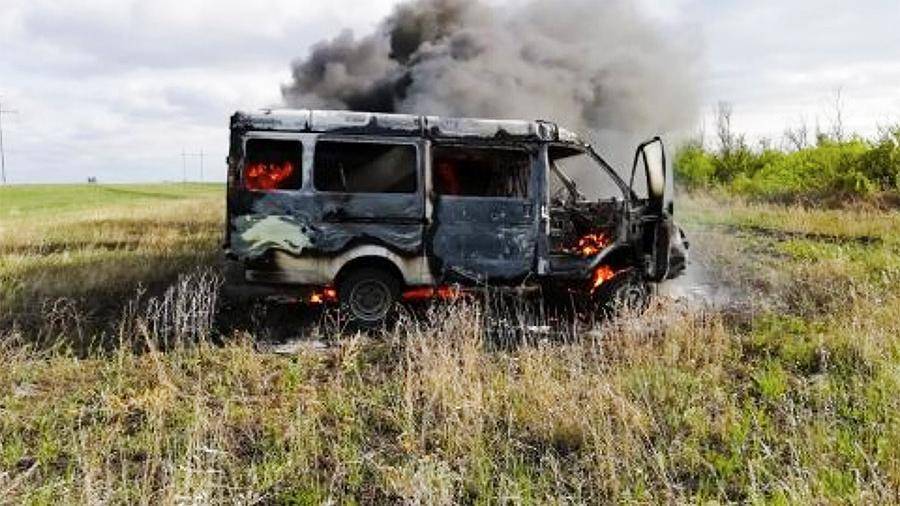 В Северном Казахстане полицейские спасли из горящего автобуса 11 детей