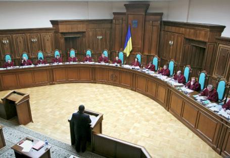 Карасев: «В период междувластия КС Украины решает свой внутрикорпоративный спор»