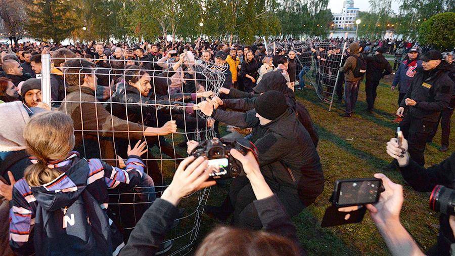 Три участника протестных акций в Екатеринбурге попали в больницу