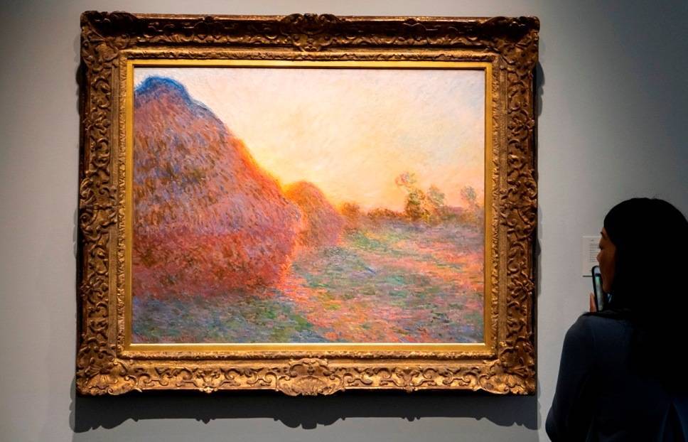 Картина Моне из серии «Стога сена» продана на аукционе за рекордные $110,7 млн
