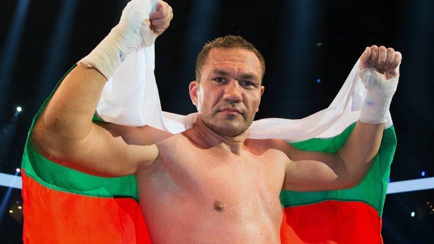 Болгарский боксер заплатит штраф и пройдет курсы за поцелуй журналистки