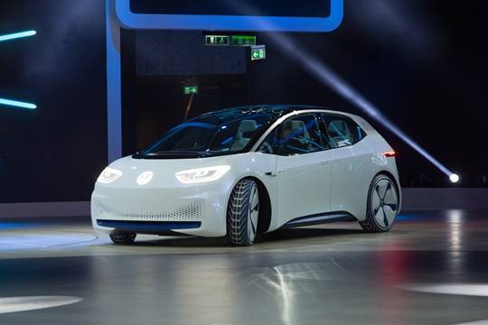 Volkswagen намерен обогнать Tesla по объему производства электромобилей