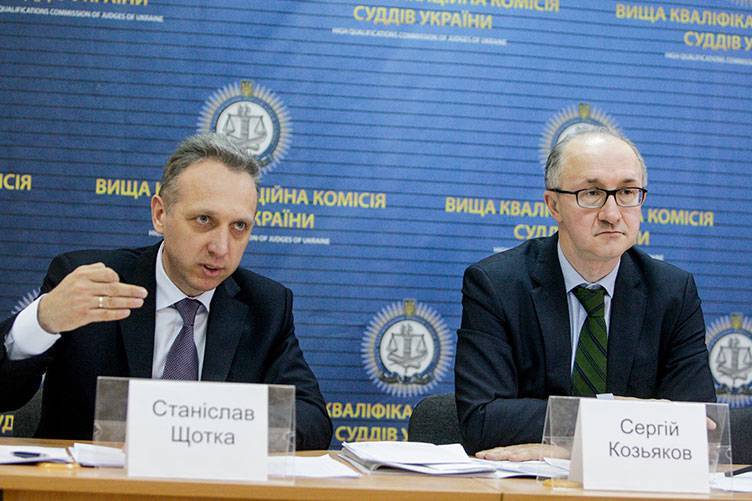 Окружной админсуд Киева лишил полномочий двух «судей Порошенко» | Политнавигатор