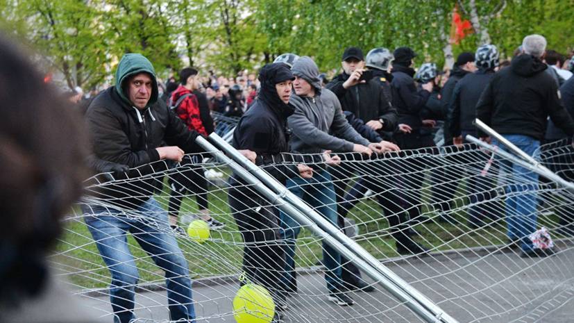 ОМОН оттесняет протестующих против строительства храма в Екатеринбурге