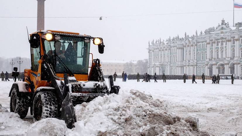 Петербург планирует купить уборочной техники на 3 млрд рублей к зимнему сезону