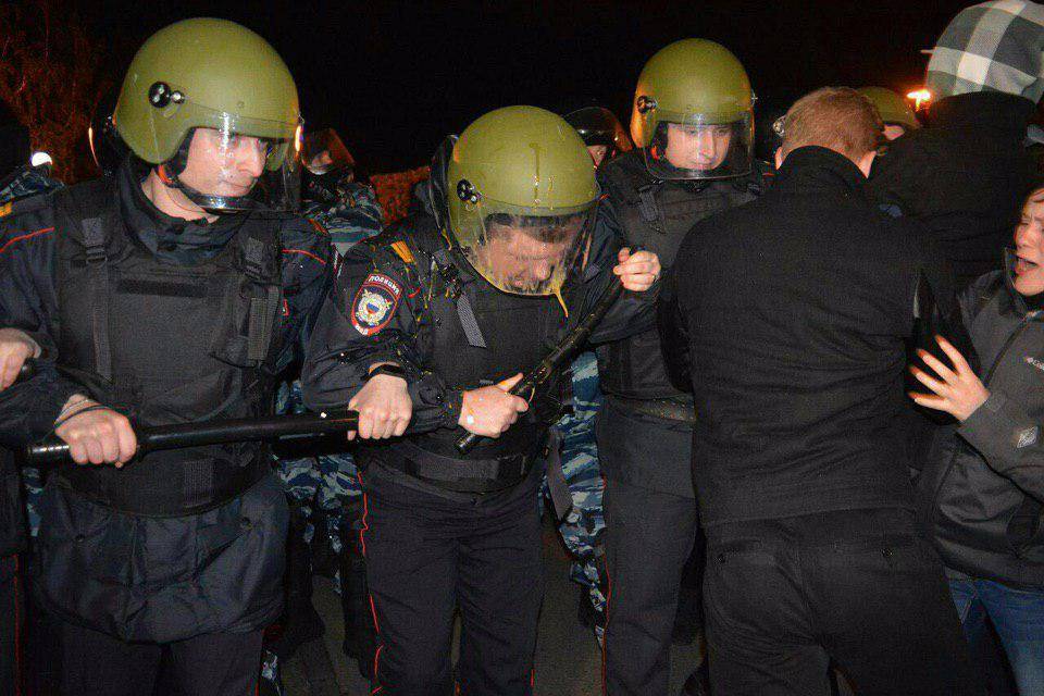 Протесты в Екатеринбурге: 20 задержанных за день. Полицейских закидали яйцами