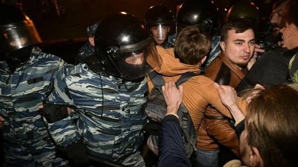 В Екатеринбурге арестованы 16 участников акции против возведения храма