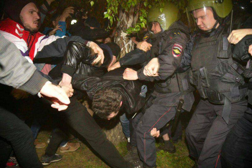 В Екатеринбурге арестовали 21 участника протестов против строительства храма