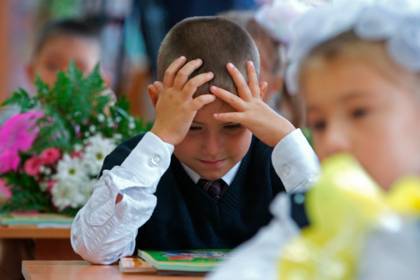 В России захотели бороться с разводами со школы