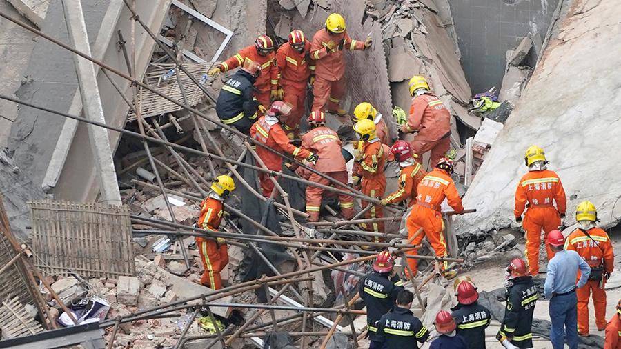 Пять человек погибли в результате обрушения крыши здания в Шанхае