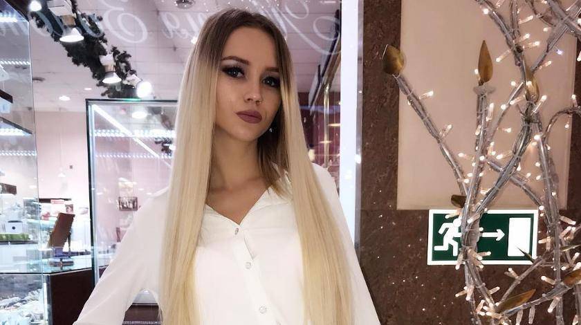 Звезда "Дома-2" заявила о насилии на диване у Малахова