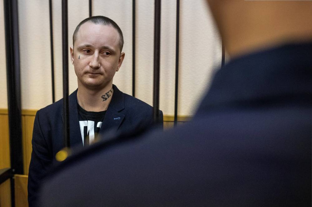 Фигуранту дела о выбитом зубе полицейского в Петербурге смягчили обвинение